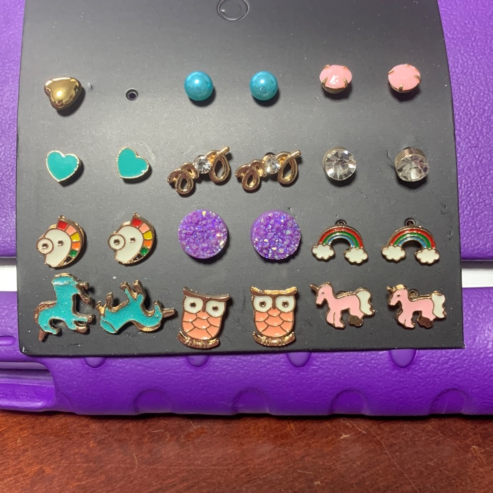 11 pairs earrings-gold